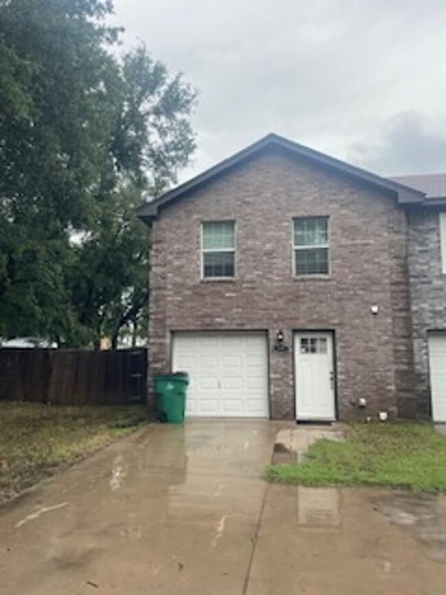Building Photo - 3/2/1 Toen Home close to Tarleton