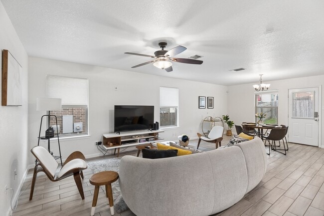 Photo - 903 Spello Cir