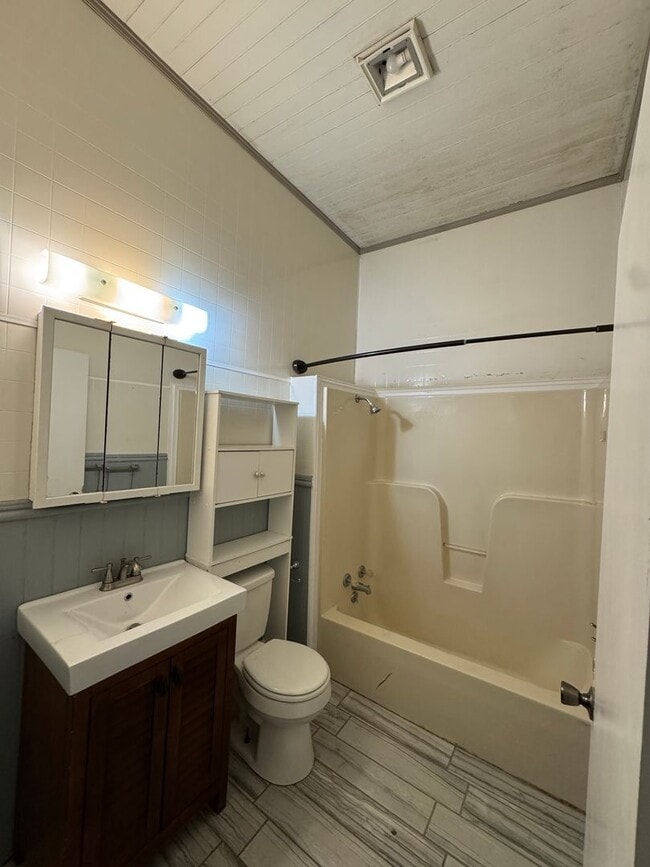 Photo - 516 Mountain St NW