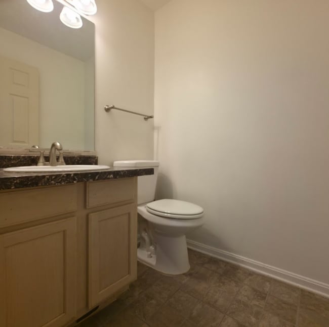 Photo - Single Family Home 2 beds 1 Full bath and 1 Half bath Available Now!