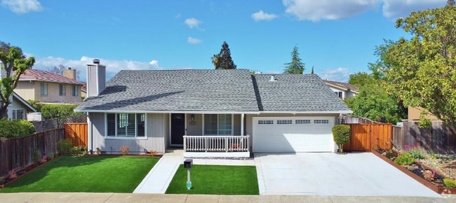 Building Photo - 4650 N Larwin Ave Rental