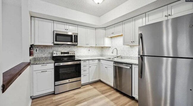 Photo - 108 Continental Dr