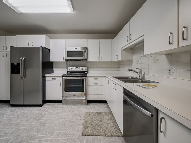 Photo - AVAILABLE NOW! Inviting 2-Bedroom, 2-Bath Home in a Convenient Farmington Hills Community