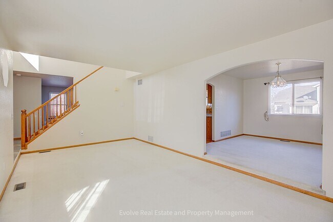 Photo - Evolve Real Estate: Gorgeous Single Family House is Available for Immediate Move-in!