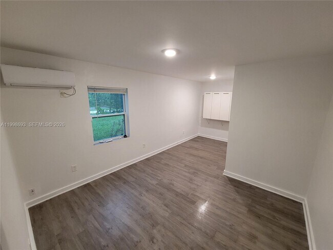 Photo - 551 Avenida Del Sur