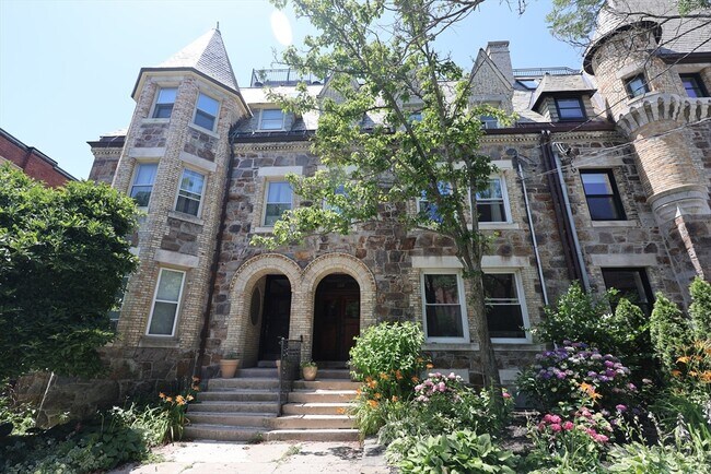 Building Photo - 318 Tappan St Unit 2