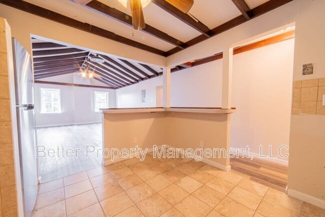 Photo - 112 N High St Unit B2