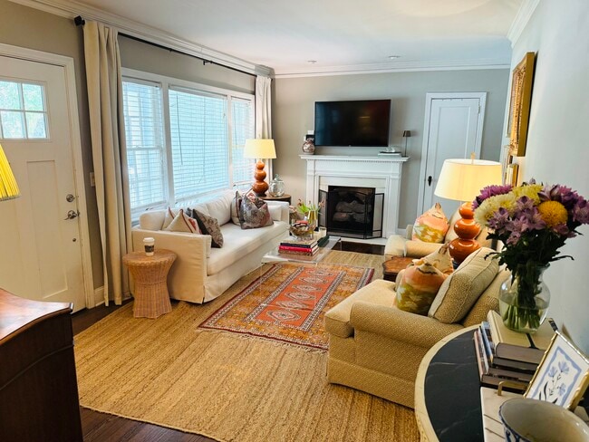 Photo - 286 Midvale Dr NE