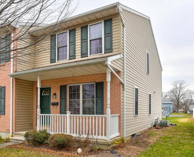 Photo - Beautiful 3 Bedroom, 1.5 Bath Townhome in Elizabethtown!