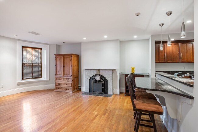 Photo - 33 Worcester Sq Unit 2