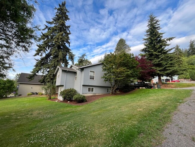 Building Photo - 5 Bedroom Located Near WWU