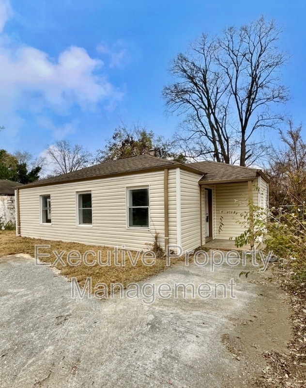 Photo - 1860 Woodland Ave