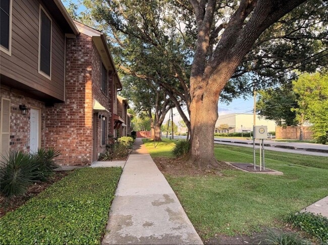 Building Photo - 5218 Milwee St Unit 8