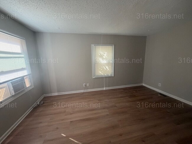 Building Photo - 945 N Grove St