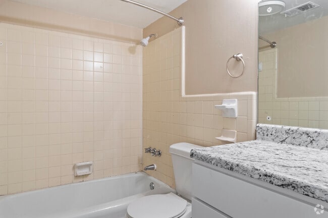 1BR, 1BA - 860SF - Bathroom - Summer Rise Apartments