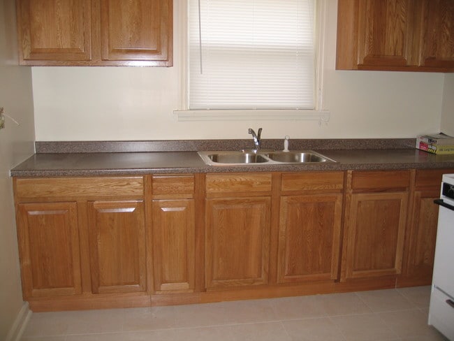 Cocina, estufa y refrigerador nuevos. - 865 McClain Rd Unidad 865