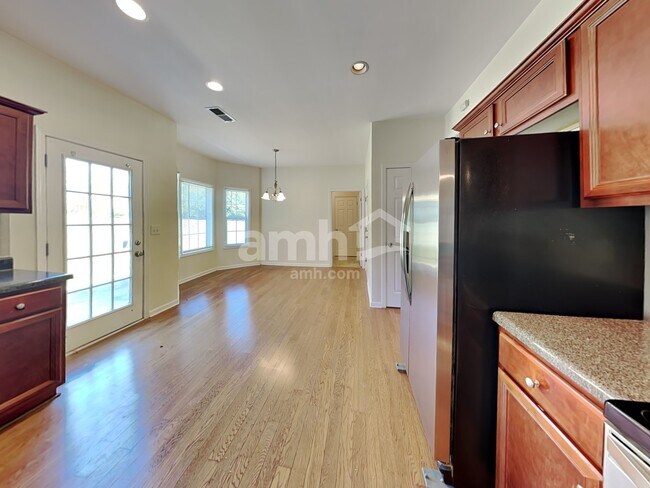 Photo - 35 Hampton Pl