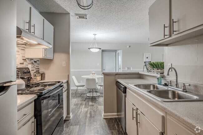 2BR, 2BA - 1152SF