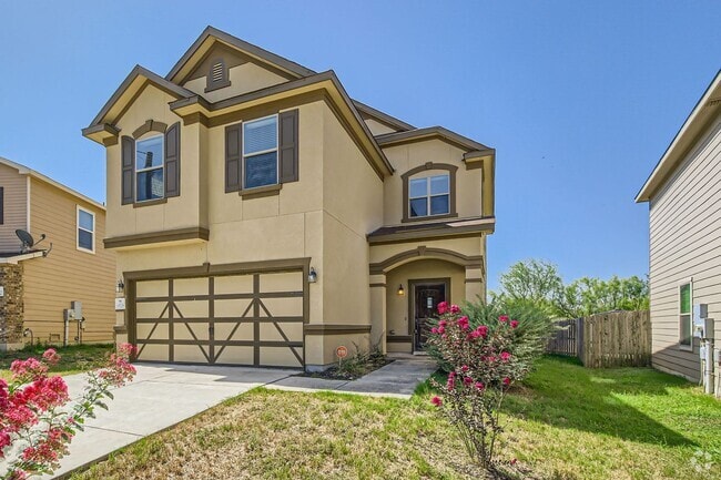 Building Photo - Charming 3 Bedroom Home Near