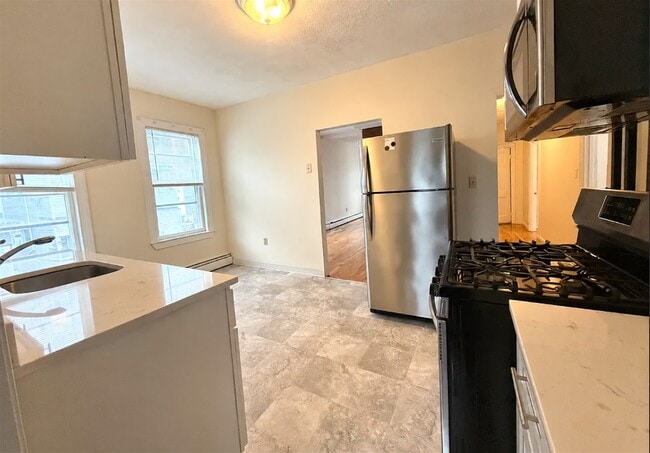 66 Morton Ave Unit 2
