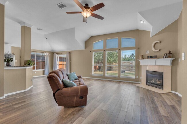 Photo - 3917 Miramar Dr