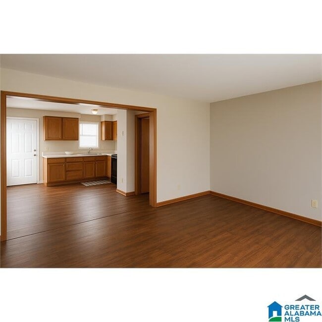 Photo - 611 Center Way S