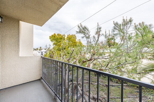 1BR, 1BA -864SF - Balcony