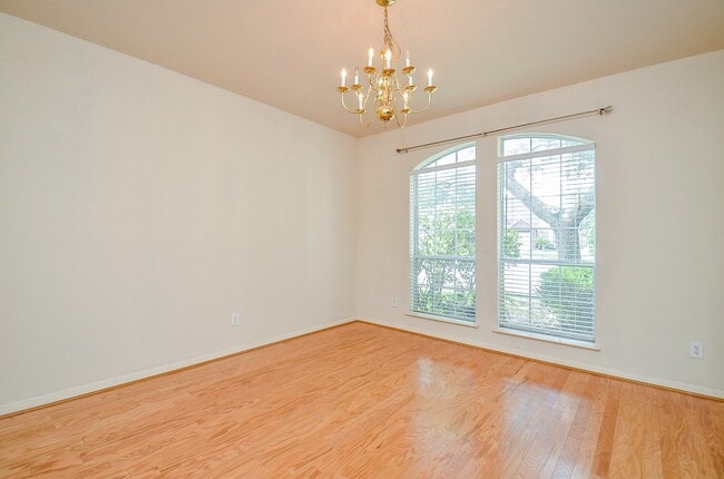 Photo - 9403 Sundance Dr