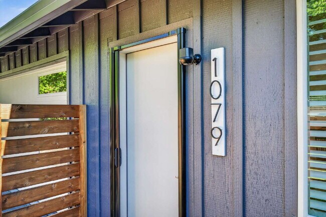 Photo - 1079 Bellview Ave