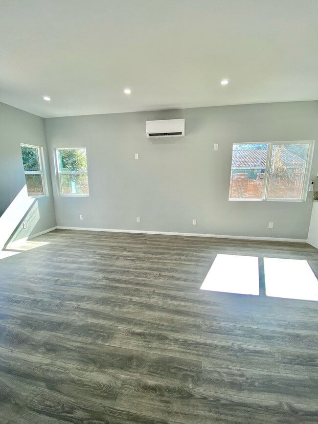 Living area without furniture - 5451 Brynhurst Ave Unit 5451 Brynhurst Ave.