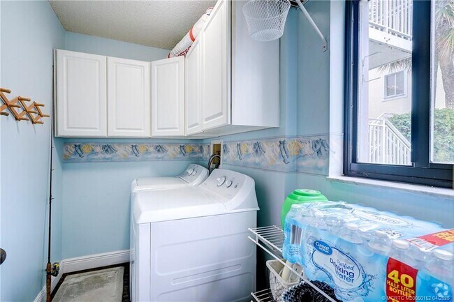 Building Photo - 5563 NE Gulfstream Way Rental
