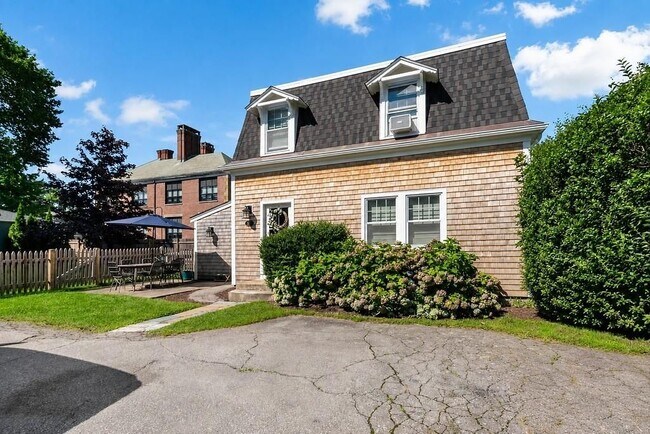 Photo - 147 Evarts St