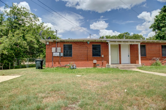 Building Photo - 533 S 56th St