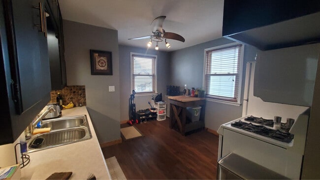 Photo - 1520 S 73rd St