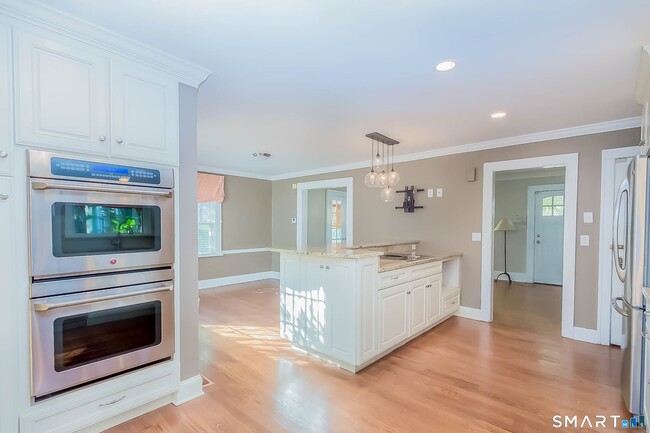 Photo - 798 Mill Plain Rd