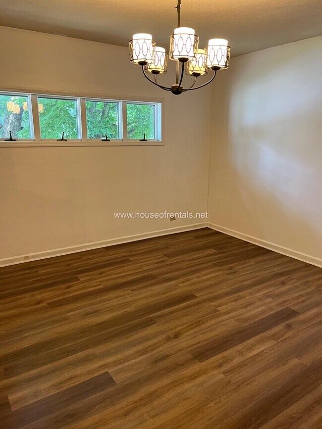 Photo - 1104 S Division St