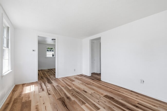 Photo - 420 W 25th St