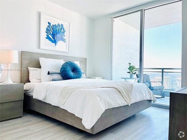 Building Photo - 90 SW 3rd St Unit 3109 Rental