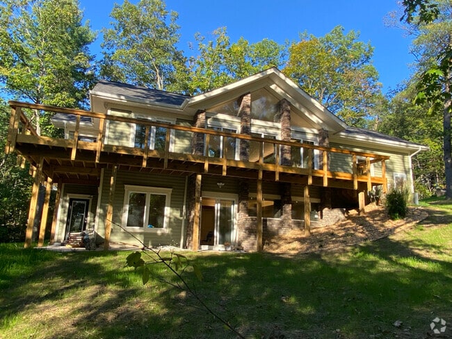 Building Photo - 515 Lakeview Dr Rental