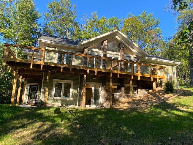 Building Photo - 515 Lakeview Dr Rental