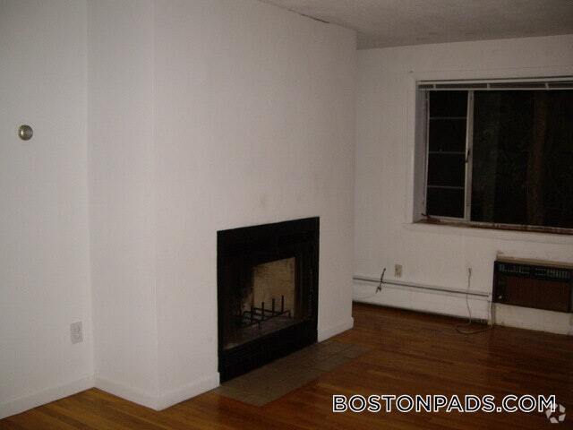Building Photo - 50 Evergreen St Rental