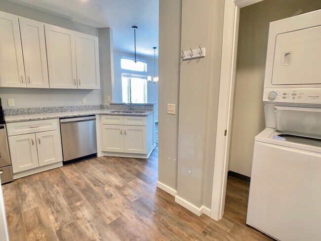 Photo - 207 E 4th St