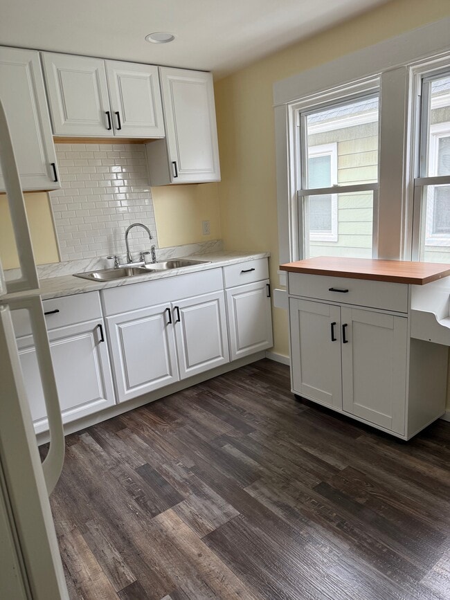 Building Photo - 100 Ladner Ave Unit Ladner #2