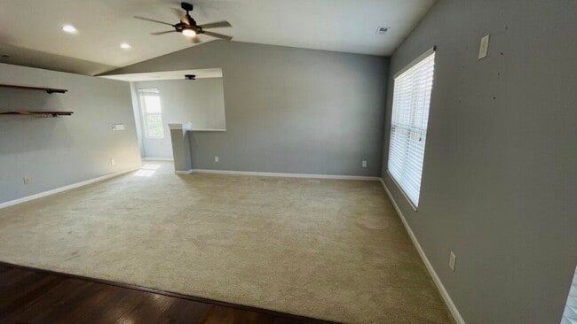 Photo - 422 Breezewood Ct