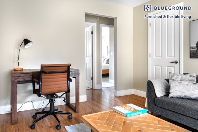 Photo - 600 N Whisman Rd Unidad FL1-ID462