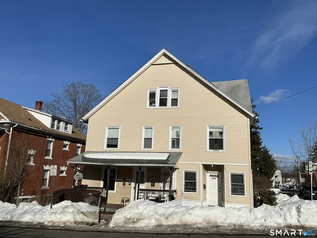 Building Photo - 518 High St Unit 1st Fl N