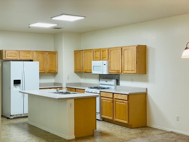 Photo - Cottonwood Square/Commons