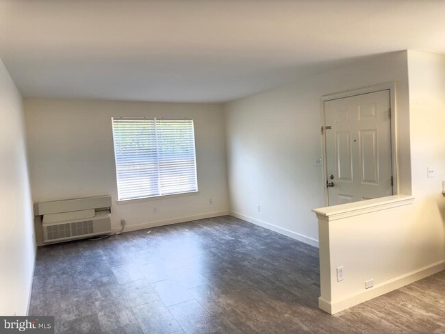 Photo - 137 Roosevelt Blvd