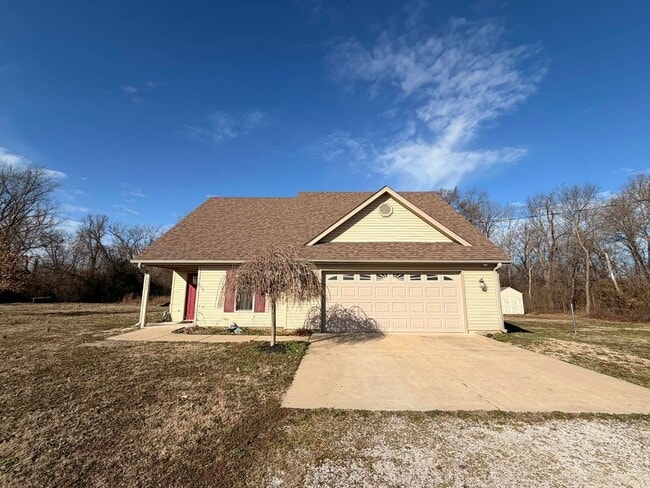 Building Photo - BEAUTIFUL 4 BEDROOMS/ 2.5 BATHROOMS ON 1 FULL ACRE IN CARL JUNCTION MO!! STORM SHELTER, GARAGE, A...