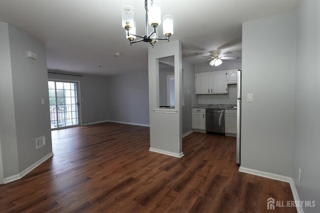 Photo - 421 Waterford Dr